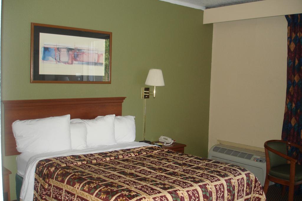 Quality Inn Gastonia Exterior photo
